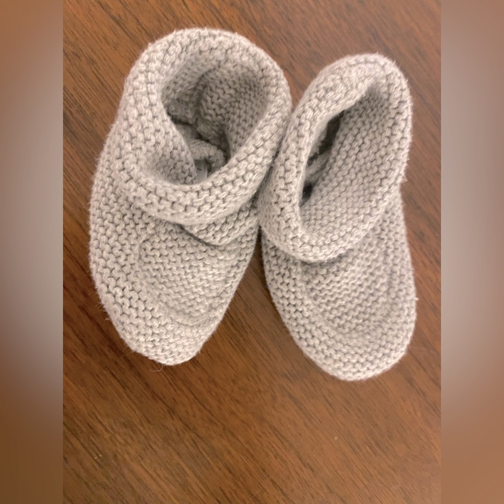 ⚫️ Baby gap ⚫️ brannan booties - 3-6 months